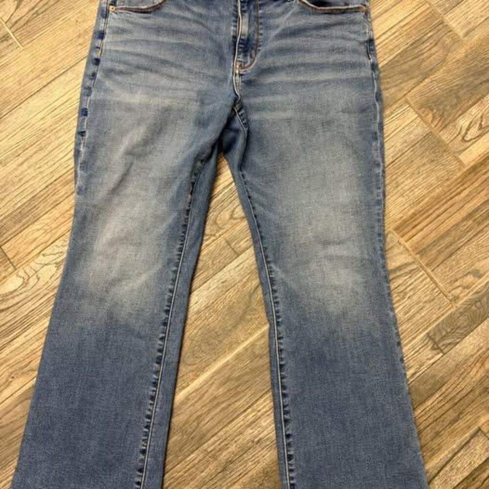 American Eagle Women’s Curvy High Rise Skinny Kick jeans - size 14 x 28
